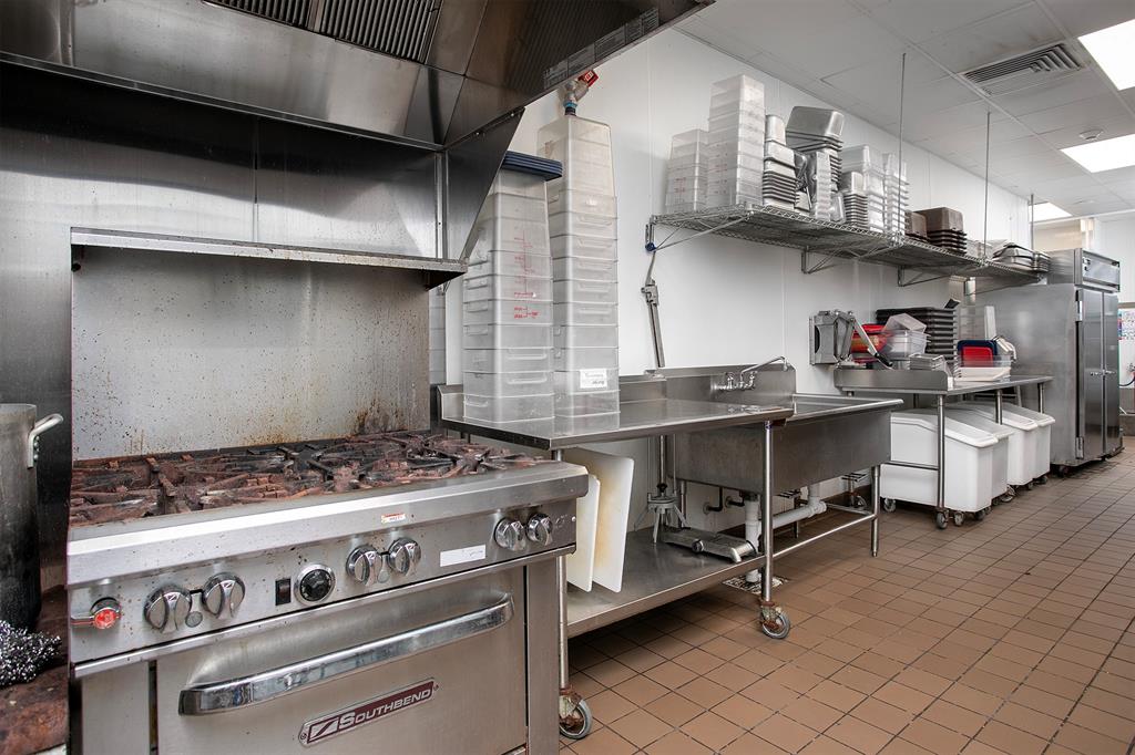 BOB'S PLACE - Commercial Sale