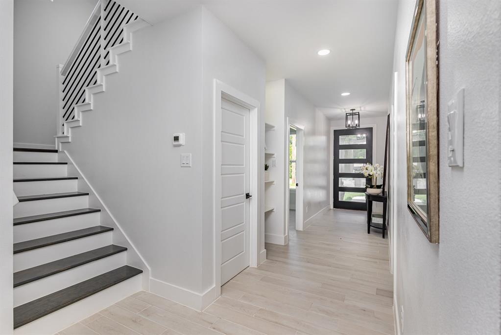 1122 S Montclair Avenue