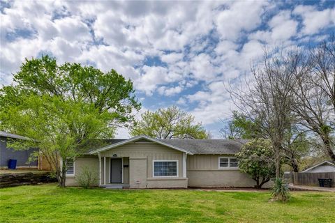 Photo of 1604 Weiler Boulevard, Fort Worth, TX 76112 (MLS # 21212285)