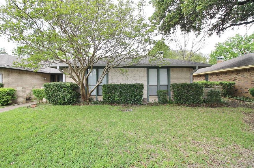 Lovely 3-2-2 duplex in DeSoto ISD! Spacious living area with built-ins, coffered ceiling and a brick WBFP leads to the open breakfast and kitchen area. Large kitchen with breakfast area offers plenty of cabinet and counter space along with a dishwasher, disposal, stove and refrigerator. Nice sized primary suite with Hollywood ensuite bath and walk-in closet. Fenced backyard and full size utility area. Excellent location with easy access to shopping, schools and either Hwy 67 or I-35E. Call now to schedule your personal tour! No pets please.
