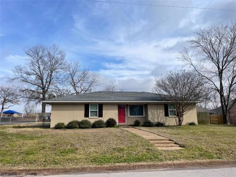 530 3rd Street Chandler TX 75758