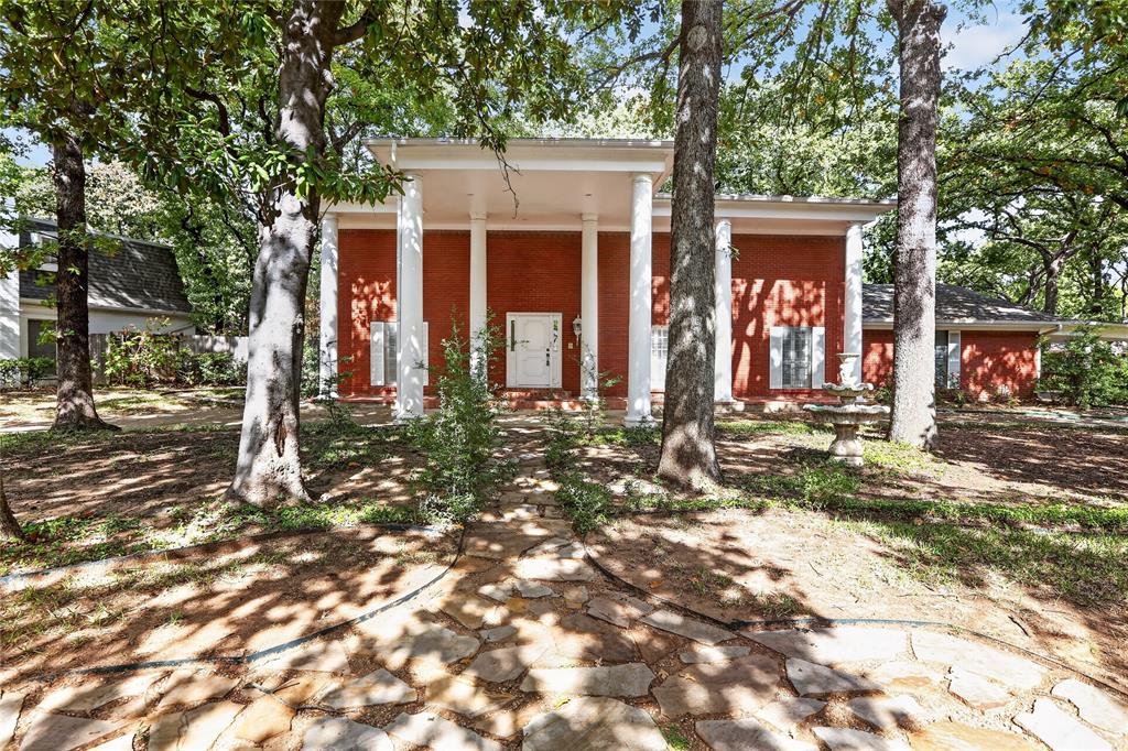 2456 Lakeview Circle