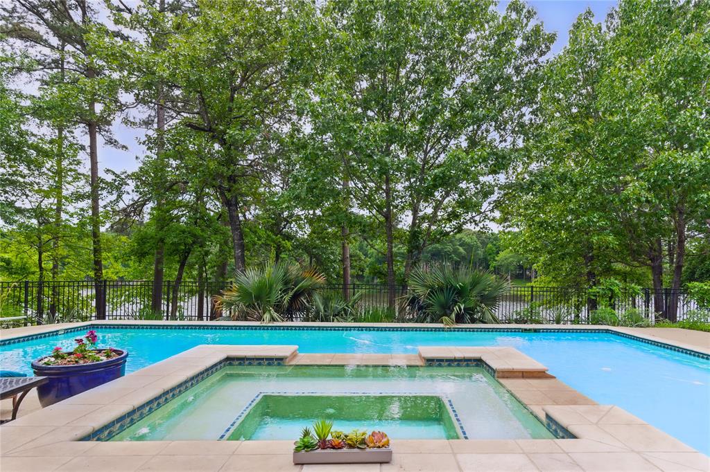 1940 Stonegate Circle