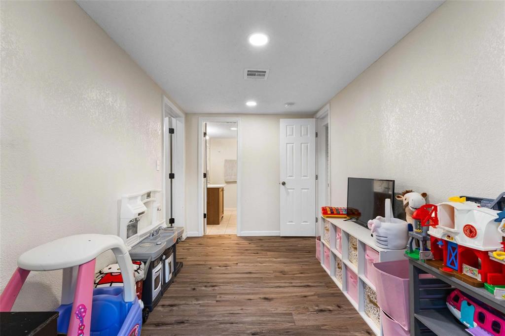 Wood E S - Residential