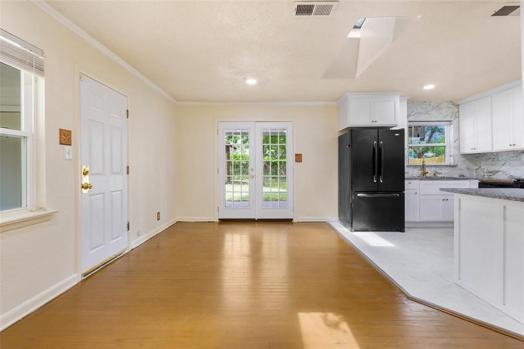 Photo of 1513 Park Place, Irving, TX 75061 (MLS # 21251592)