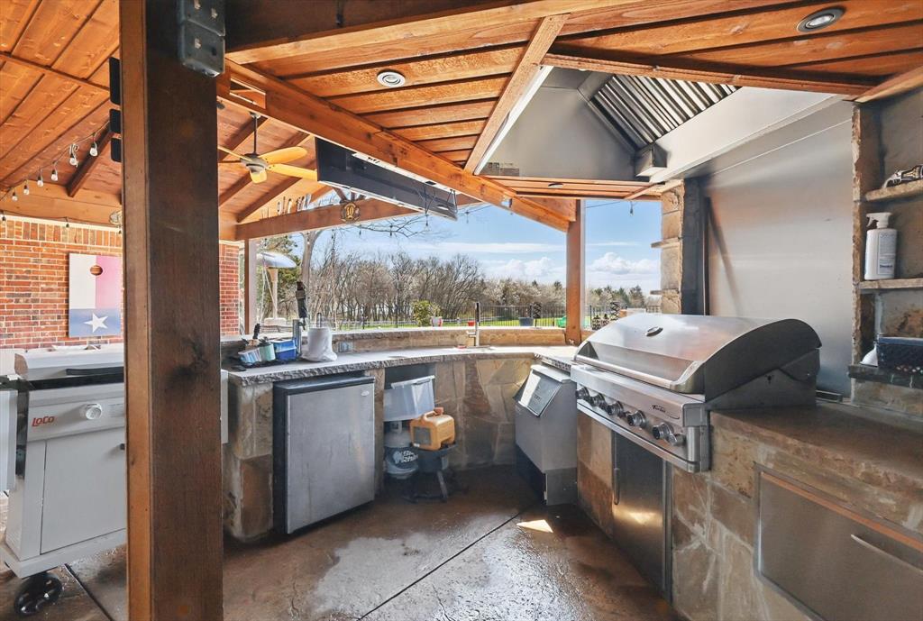 1231 Mcclintock Drive