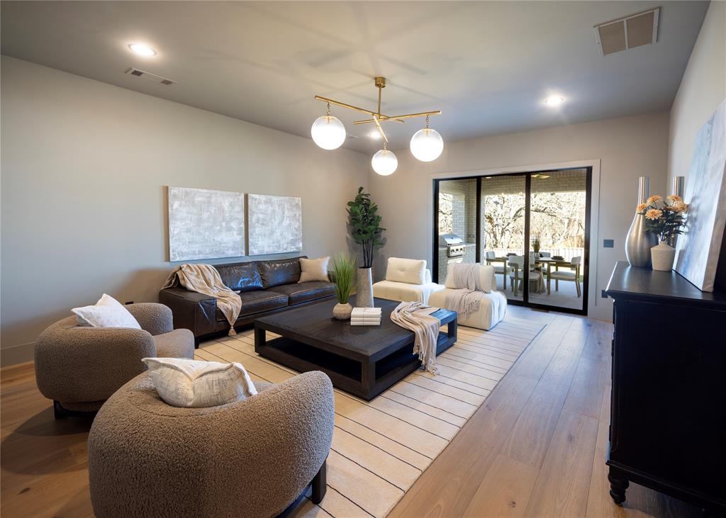 Eastpointe Ter - Residential