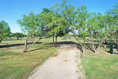 A home in Mineral Wells