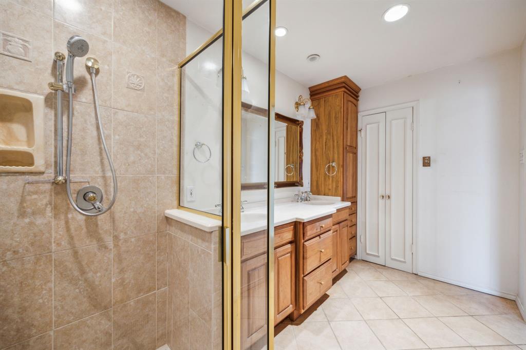 14214 Edgecrest Drive