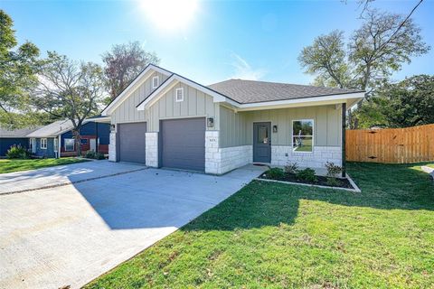 Photo of 103 S Barron, Covington, TX 76636 (MLS # 21141429)