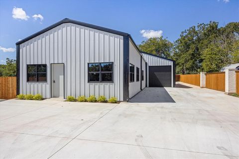 619 N Crockett Street Granbury TX 76048