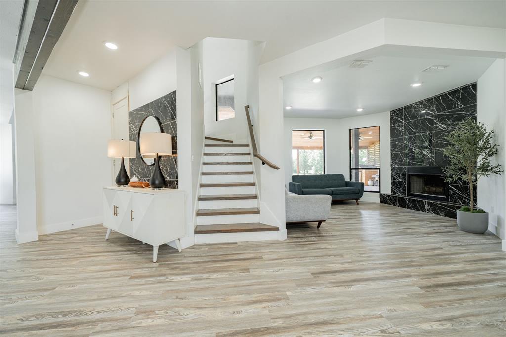 625 Country Oaks Lane