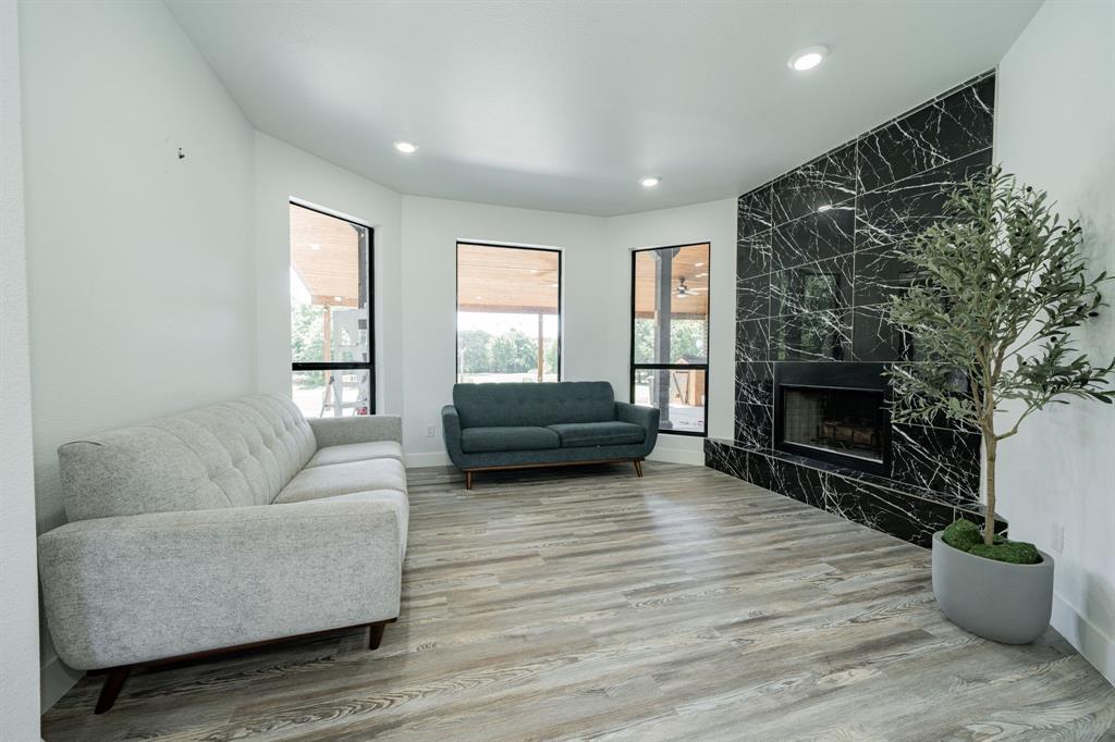 625 Country Oaks Lane