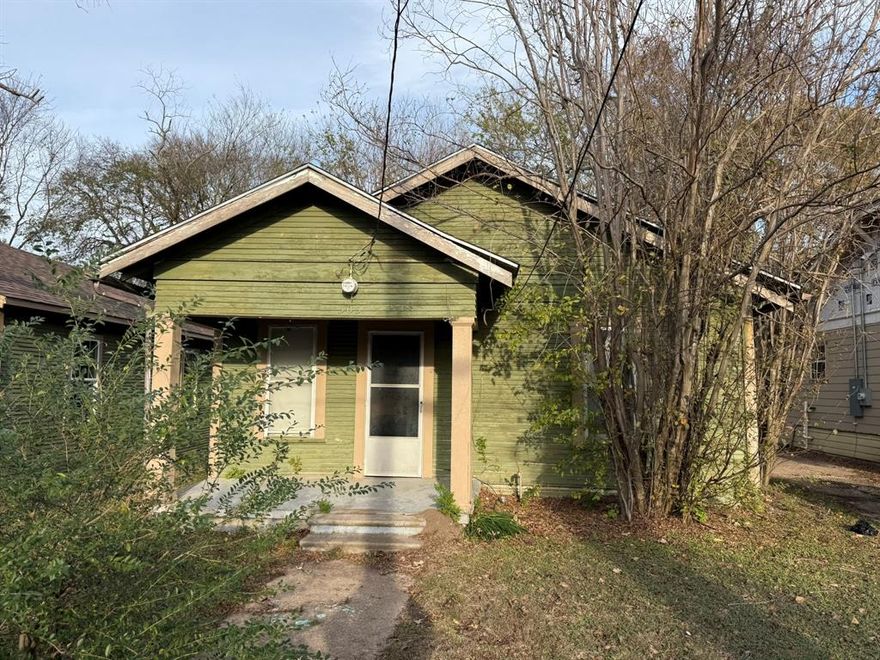 Investor Opportunity with Significant Value-Add Potential in Corsicana, TX!
This property presents a compelling opportunity for investors seeking a full renovation project with clear upside. The home features a functional layout and original hardwood floors, offering a desirable architectural element that can be restored and highlighted as part of a thoughtful rehab.

The property will require repairs, including mold present in the back room, roof damage over the bathroom, and possible foundation issues. These known and suspected conditions are reflected in the pricing and create a defined scope of work for buyers prepared to renovate and add value.

Corsicana continues to attract demand for updated housing, and renovated homes in the area perform well across both resale and rental markets. With limited renovated inventory available, this property offers investors the opportunity to improve, reposition, and capitalize on ongoing buyer demand.

Ideal for experienced investors, rehabbers, or cash buyers looking for their next project. Bring your contractor, evaluate the scope, and unlock the potential this property has to offer.