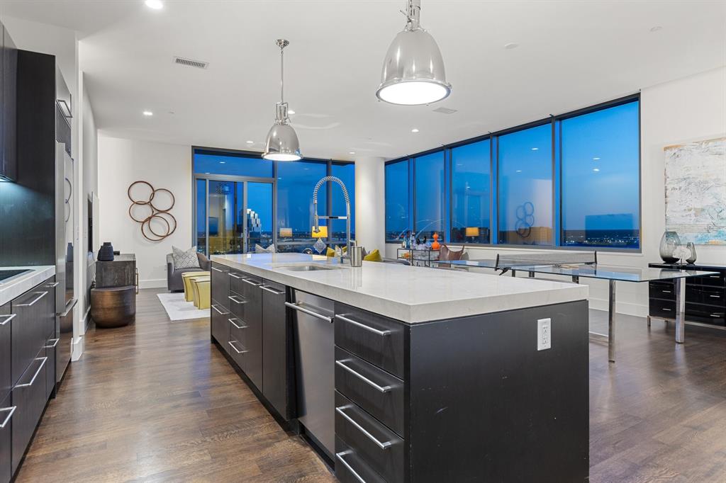 2200 Victory Avenue 1105