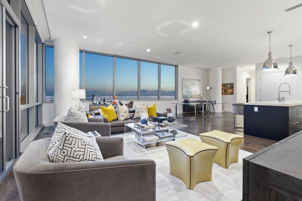 2200 Victory Avenue 1105