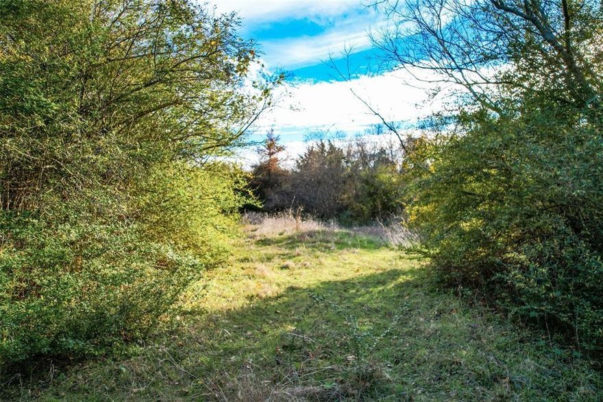 Beautiful Property Ready for your Dream Home or Developer! MOTIVATED SELLER PREFERS TO SELL PROPERTY BY ITSELF...OR To be sold with adjoining lot, 910 N. Prairie Creek Rd ( mls #21209308) for total of 4.58 acres or as separate lot! Close to downtown Dallas restaurants shopping and so much more! Motivated Seller Bring All Offers!