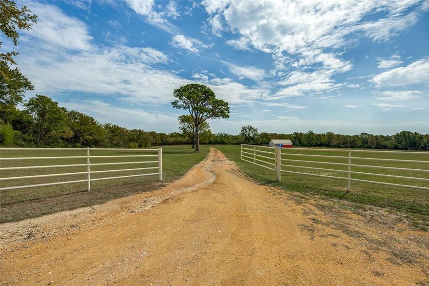 10 Acres for sale in Denison, TX.  MINUTES FROM LAKE TEXOMA!
Discover the perfect blend of tranquility and convenience with this stunning 10-arce parcel located in a peaceful subdivision near Lake Texoma. This neighborhood features mature landscaping and no through traffic, offering privacy and serenity for your future home. 
PROPERTY HIGHLIGHTS: Ideal for building your dream home. Located in a quiet, beautifully maintained subdivision. Just 5 minutes to a public boat ramp on Lake Texoma. Enjoy quick access to 90,000 acres of water for boating, fishing, and recreation. Gorgeous surroundings with mature trees and landscaping. Whether you're looking to build a full-time residence or a weekend retreat.