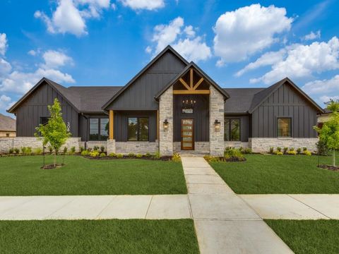 Photo of 308 MEADOWLANDS Drive, Denton, TX 76210 (MLS # 21296445)