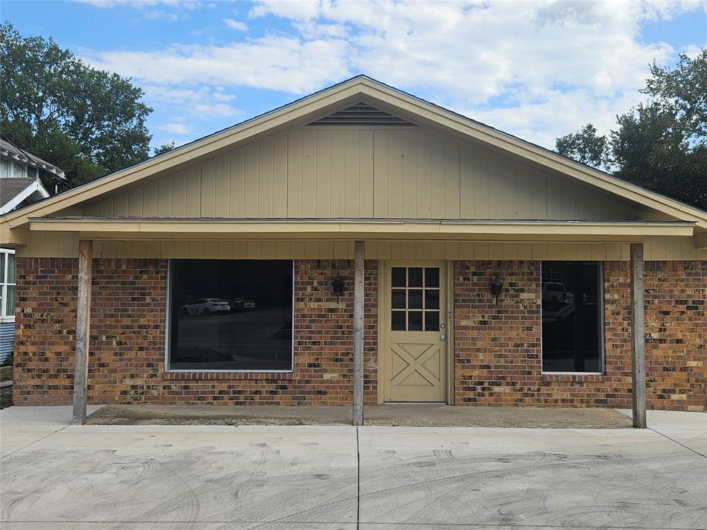 Corsicana - Commercial Sale