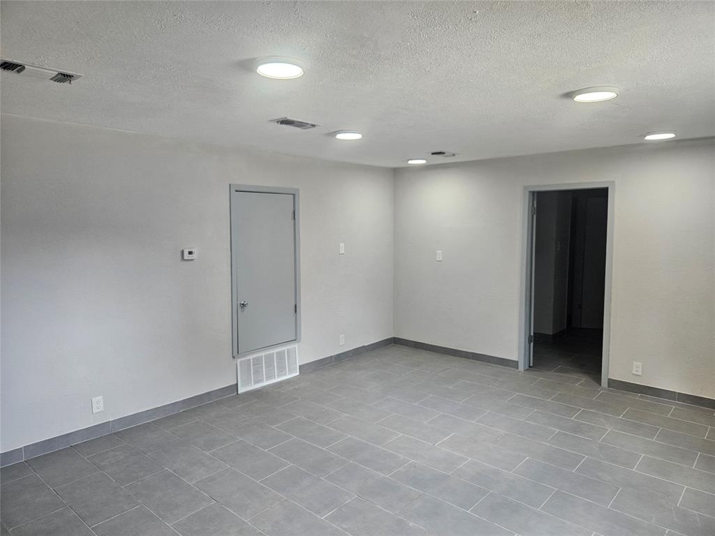 Corsicana - Commercial Sale