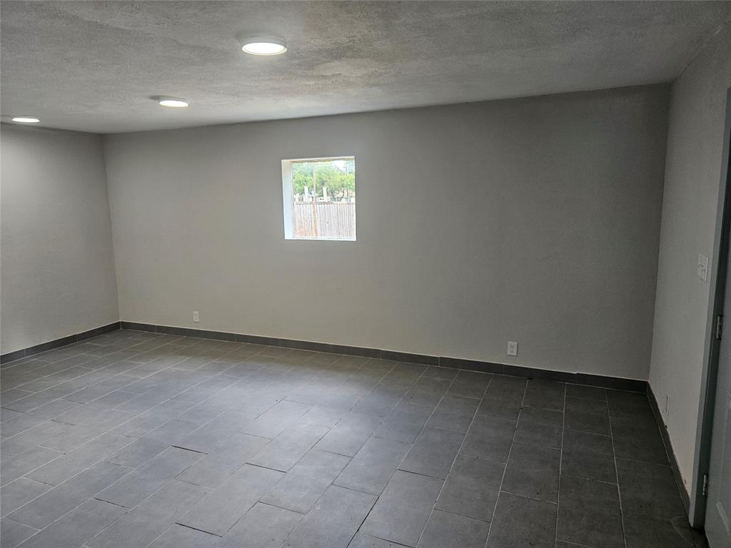 Corsicana - Commercial Sale