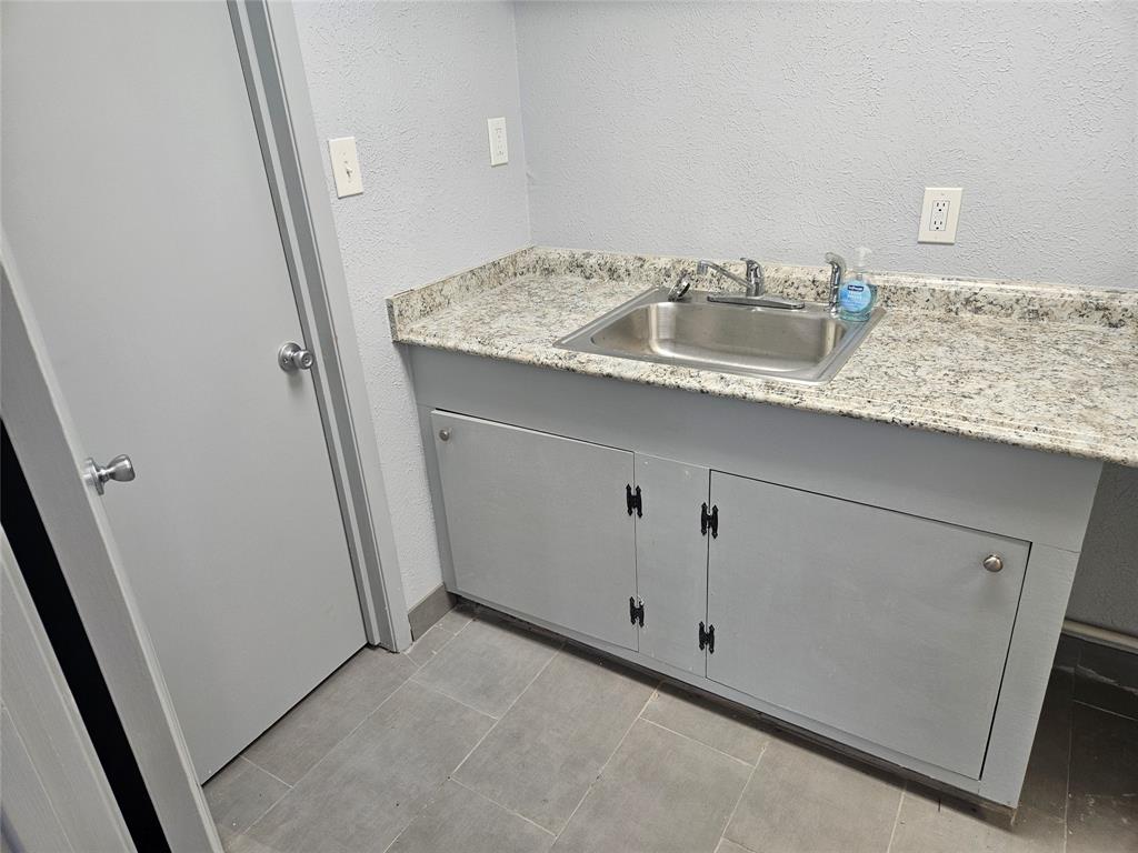 Corsicana - Commercial Sale