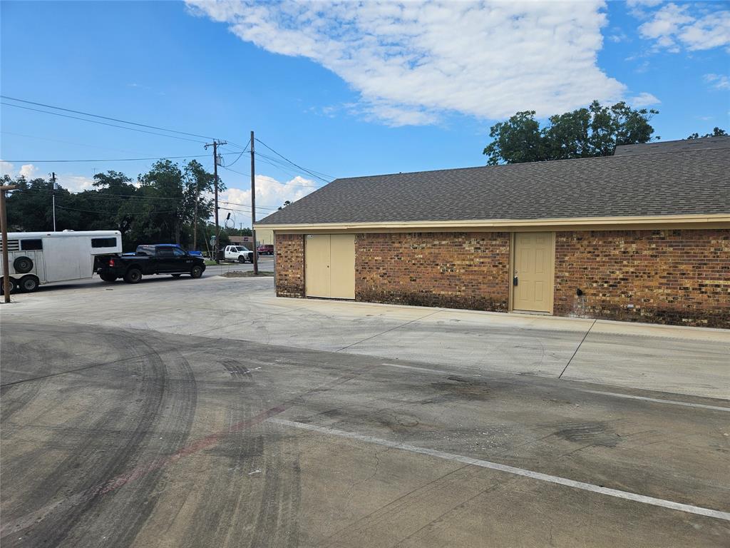 Corsicana - Commercial Sale