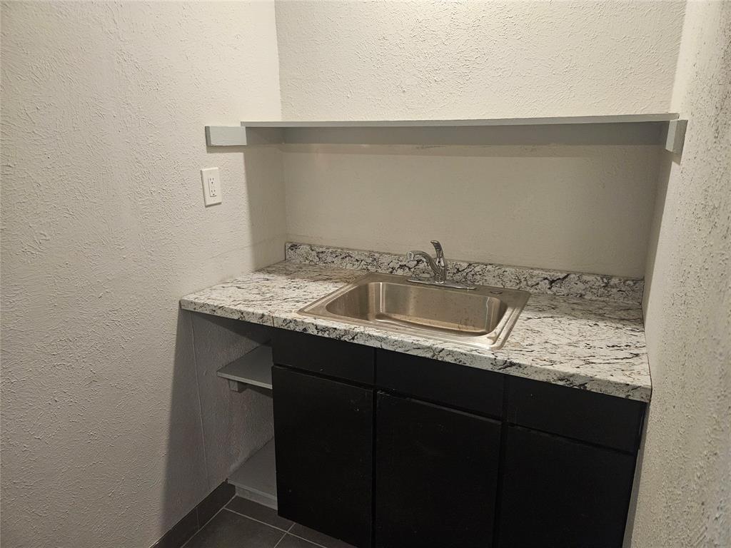 Corsicana - Commercial Sale