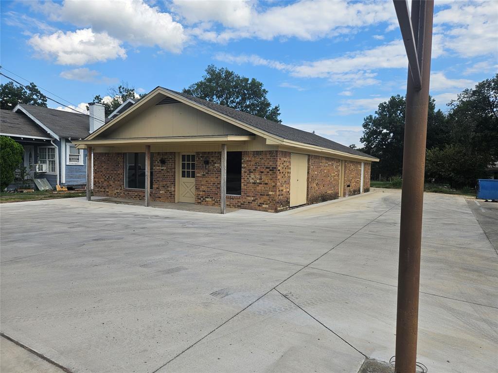 Corsicana - Commercial Sale