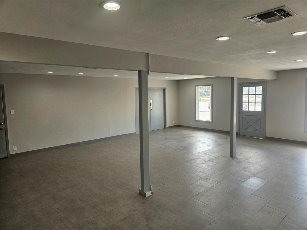 Corsicana - Commercial Sale