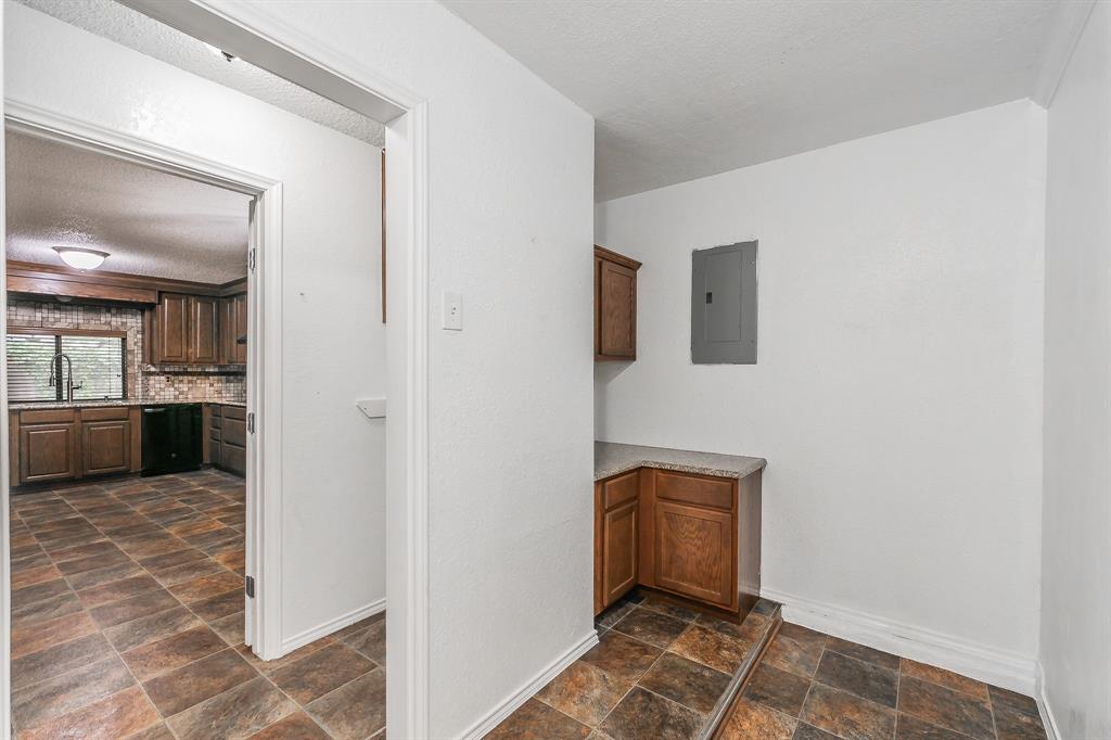 4212 Oak Country Drive