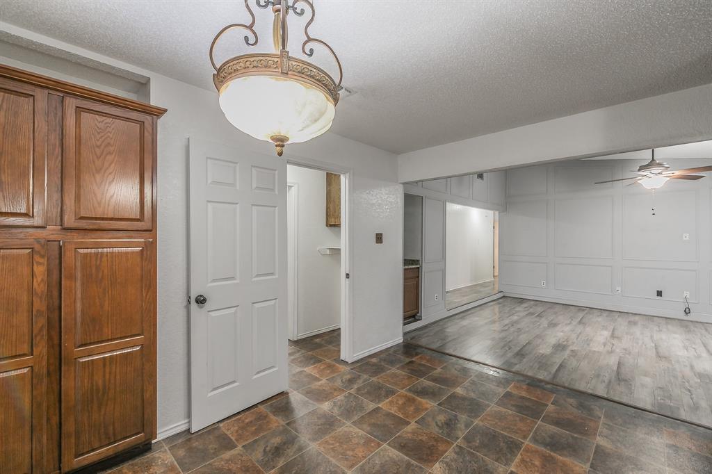 4212 Oak Country Drive
