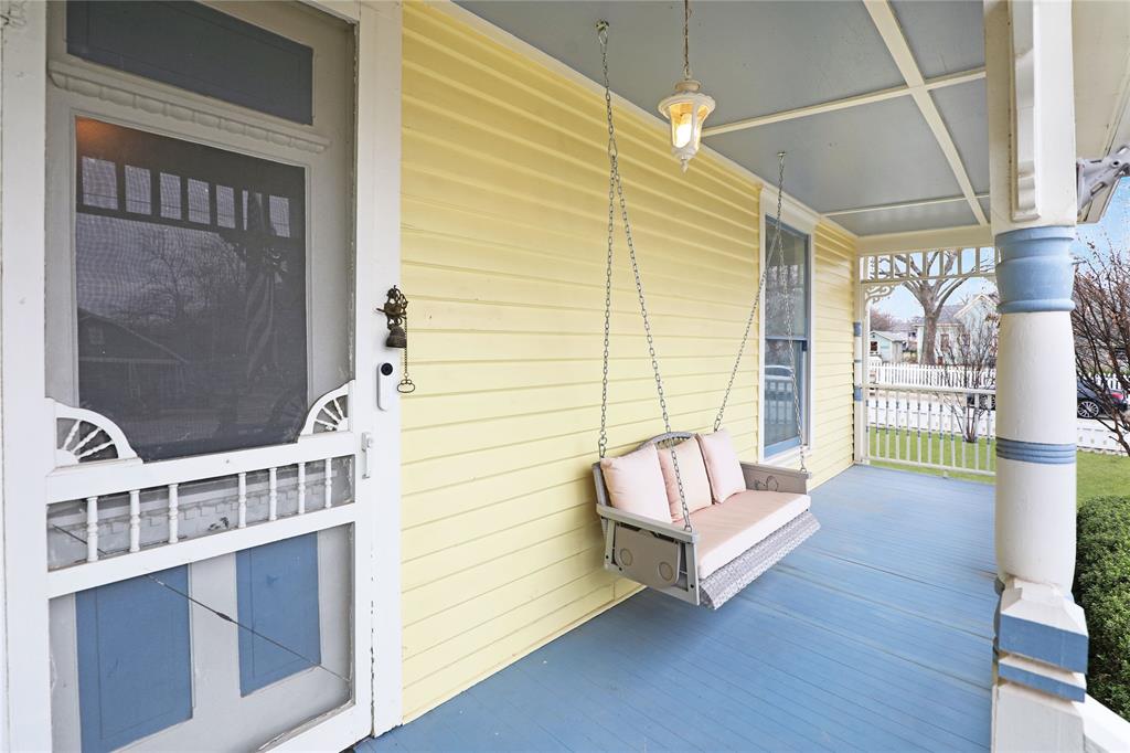 702 N Bradley Street