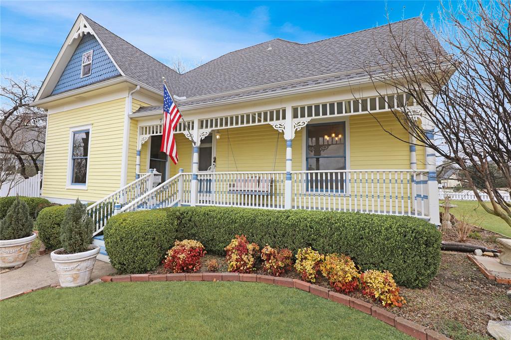 702 N Bradley Street