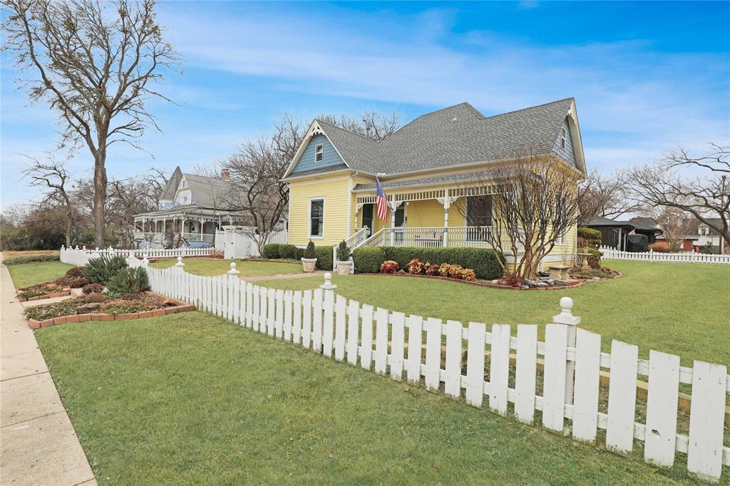 702 N Bradley Street