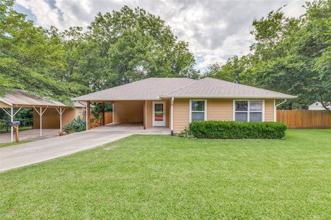 Photo of 105 Pecan Street, Whitesboro, TX 76273 (MLS # 21290564)
