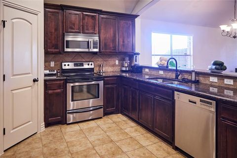 Tiny photo for 1004 Vintage Avenue, Gainesville, TX 76240 (MLS # 21197952)