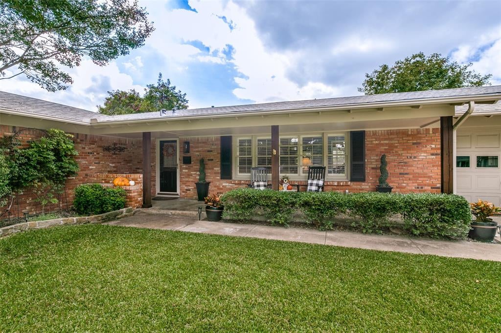 4309 Selkirk Drive W