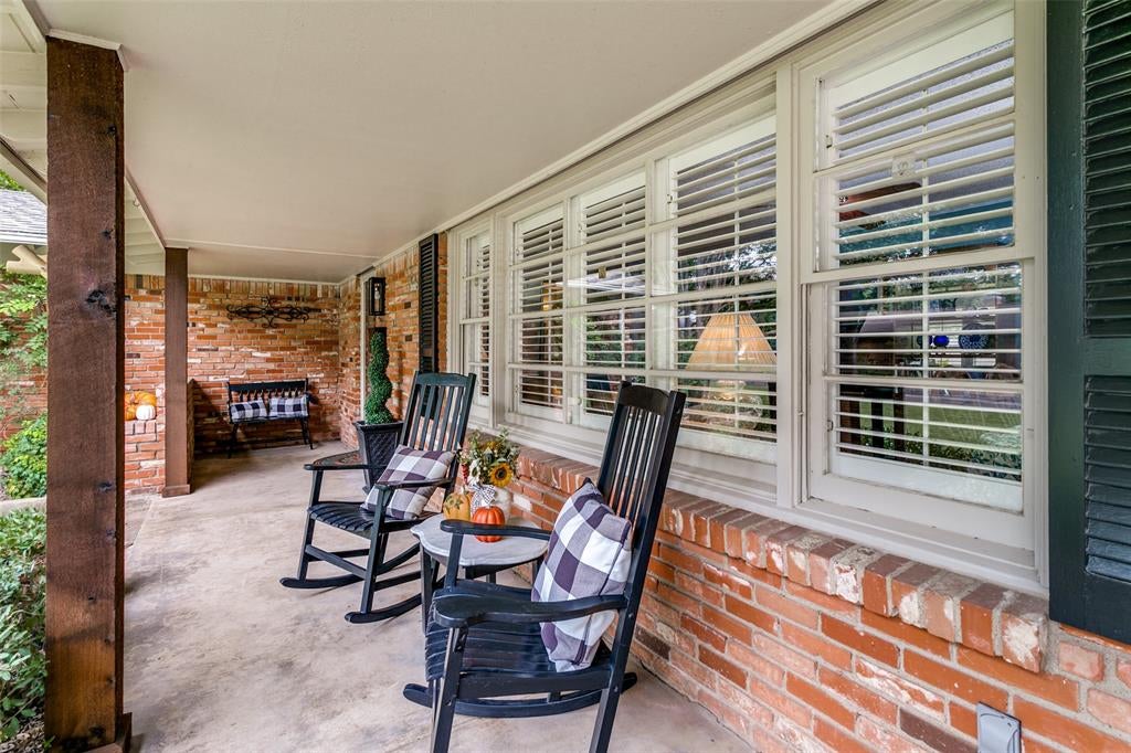 4309 Selkirk Drive W