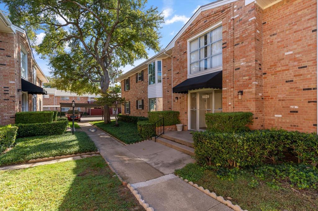 Sandhurst Manor - Residential