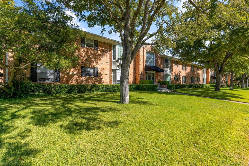 Sandhurst Manor - Residential