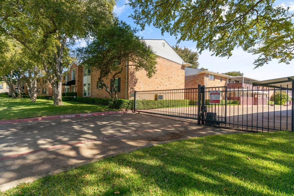 Sandhurst Manor - Residential