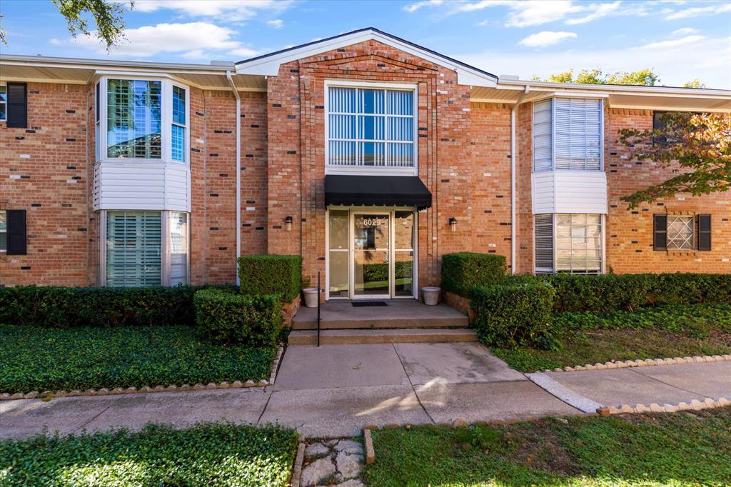 Sandhurst Manor - Residential