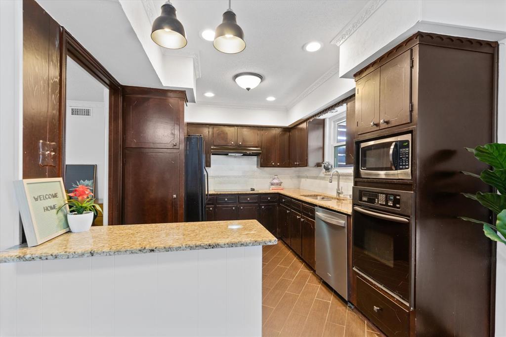 Sandhurst Manor - Residential