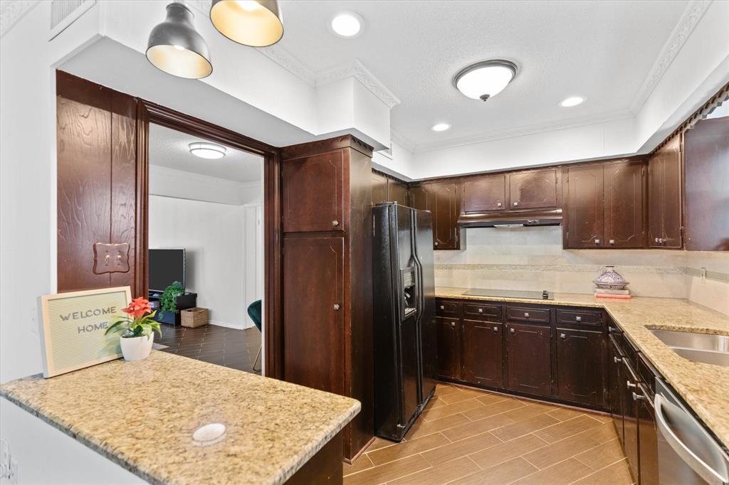 Sandhurst Manor - Residential