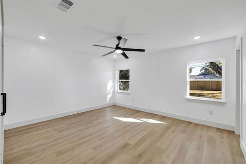 Tiny photo for 1614 E Red Bird Lane, Dallas, TX 75241 (MLS # 21101571)