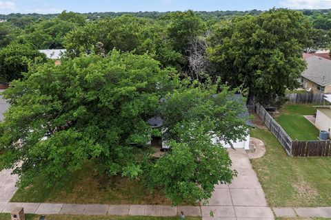 6821 MICKEY Drive Watauga TX 76148