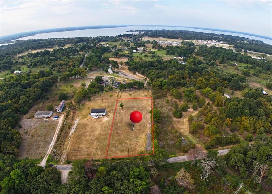 Build Your Dream Home in Mabank! This cleared and fully fenced 1-acre lot in Mabank, TX, is ready for your vision! Just
minutes from beautiful Cedar Creek Lake, this property is perfect for building your dream home or placing your favorite
mobile home. Enjoy the tranquility of lake life while being just an hour’s drive from downtown Dallas. This is an ideal
opportunity for those looking to escape the hustle and bustle while still being conveniently close to city amenities. Don’t
miss your chance to create the perfect getaway!