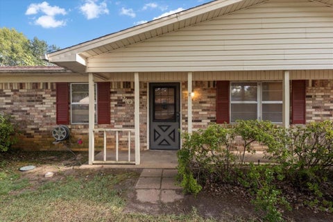 Tiny photo for 202 Sherwood Drive, Longview, TX 75605 (MLS # 21396055)